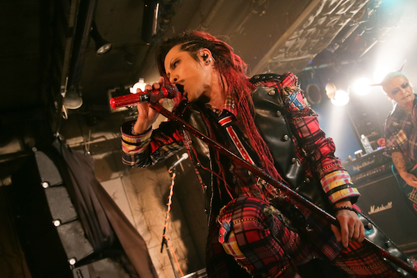 http://rooftop.cc/extra_issue/2018/03/14/2_ANGEL-TAKA_247.jpg
